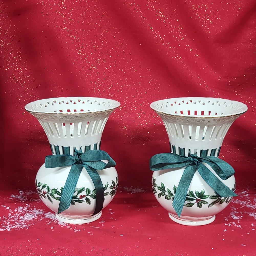 ❄️ (VINTAGE) Madison & Max:: Christmas Vases